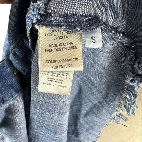 CLOTH & STONE Roll Tab Frayed Chambray Button Down Blouse Top Women's Small - Picture 6 of 7